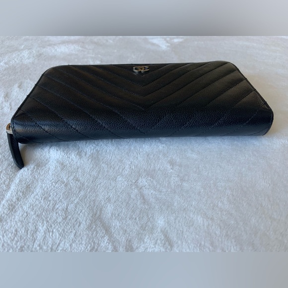 CHANEL long zipped wallet - chevron - Picture 7 of 16